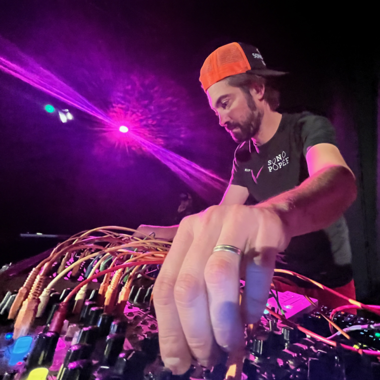 SNSCCR_VivenTrelcat_Sedan